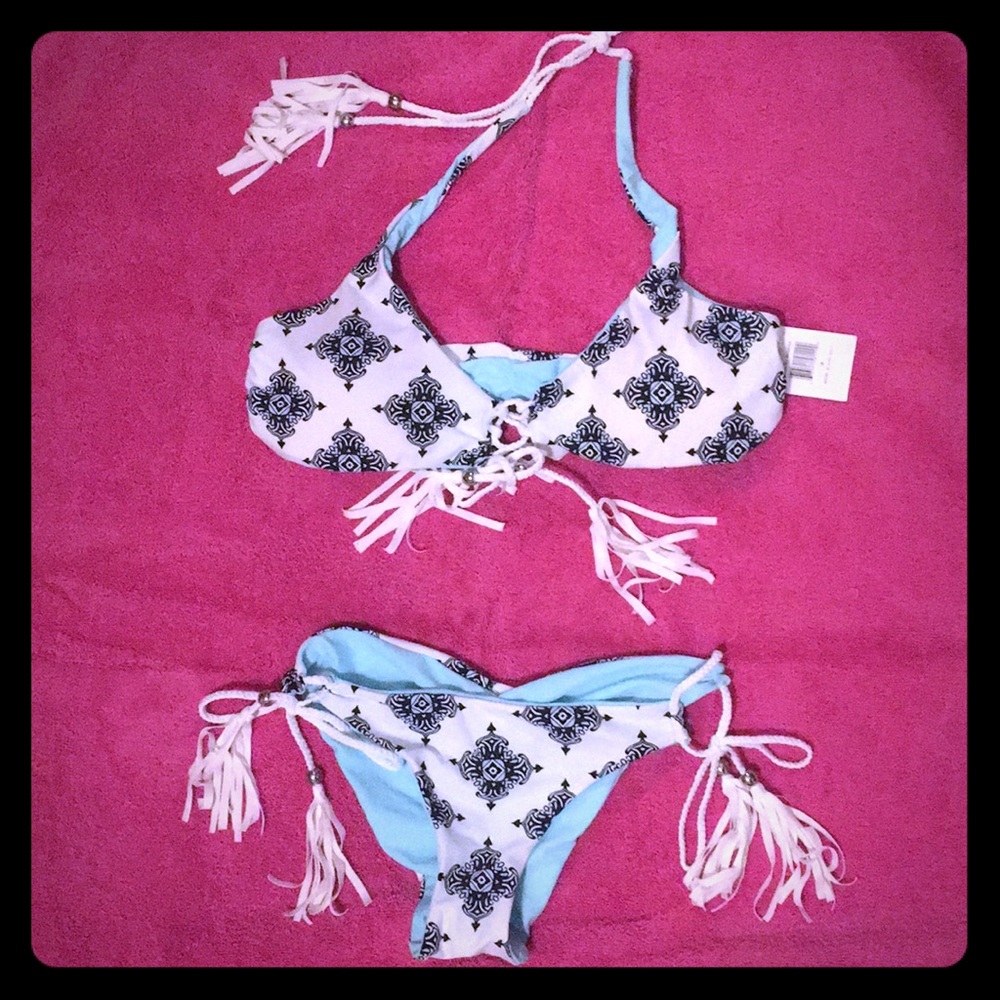 NWT! Hot Kiss Reversible Medallion Bikini